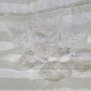 set of 4 wine glasses